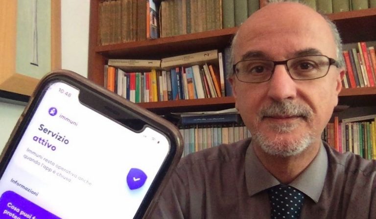 L'epidemiologo Lopalco con l'app Immuni