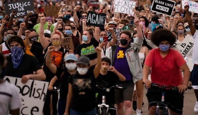 Morte Floyd, test Coronavirus per i manifestanti, lo chiede il Minnesota