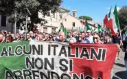 Manifestazione Roma mascherine tricolori