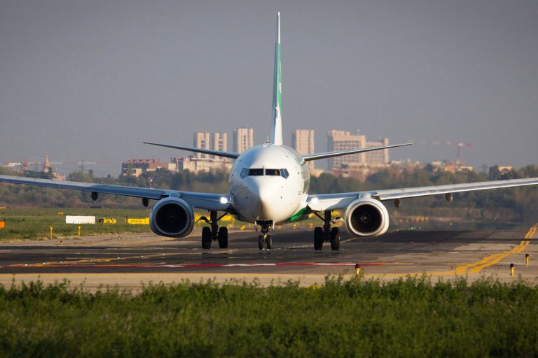 aereo passeggero senza mascherina