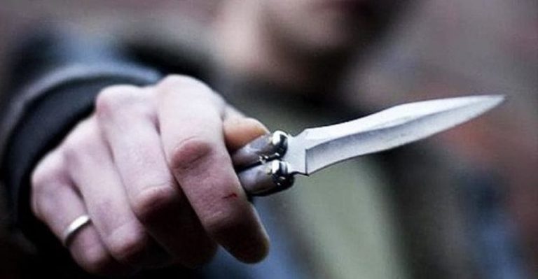 montesilvano uomo accoltella madre