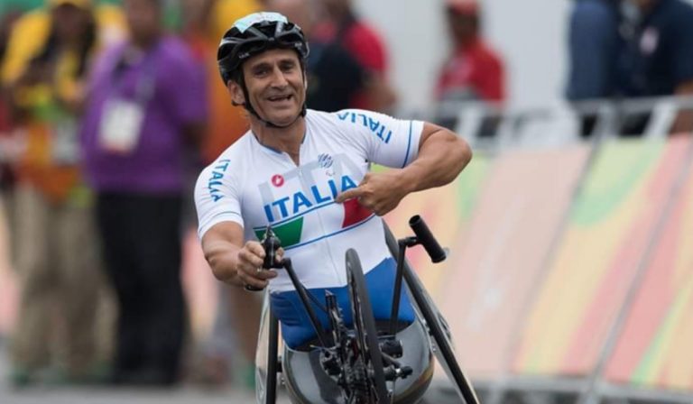L'omaggio di Gianni Morandi ad Alex Zanardi
