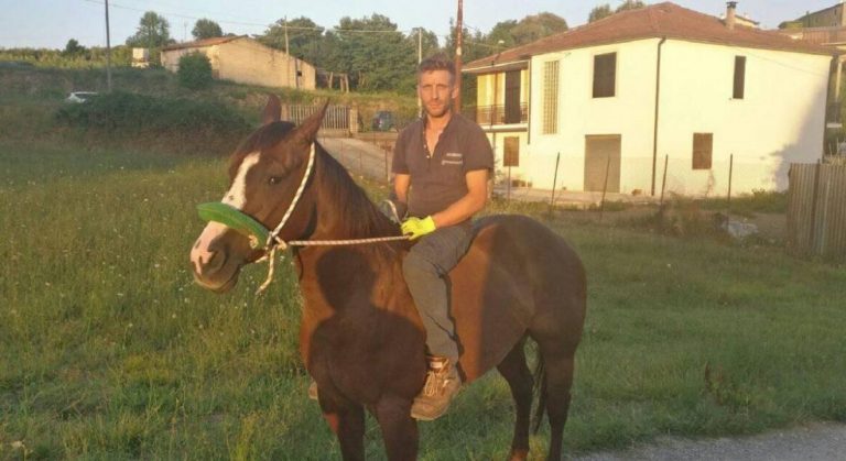 muore massacrato di botte