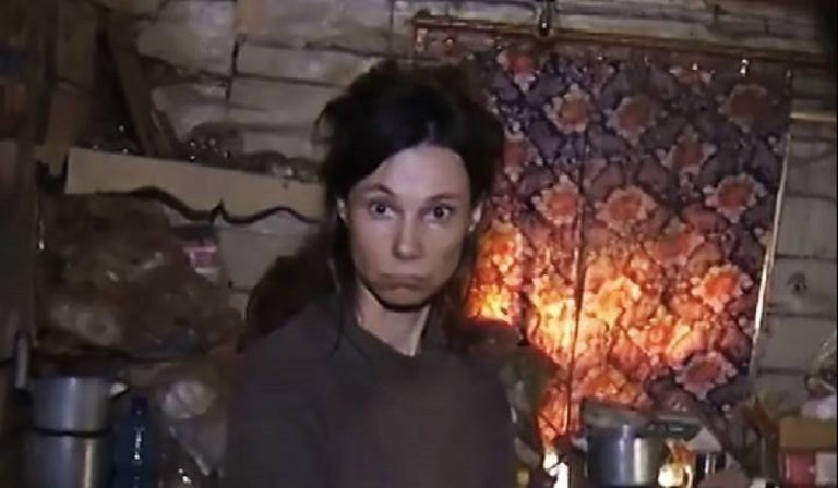 Segretata donna in Russia, mangiava cibo per gatti