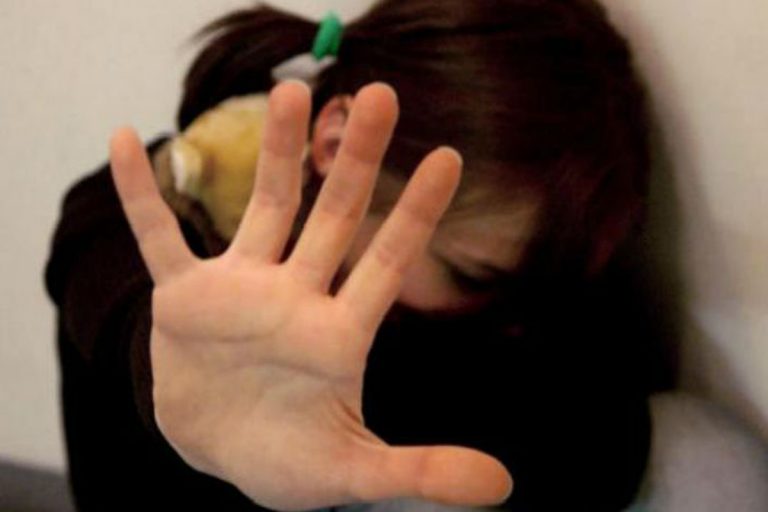 caserta bambina violentata