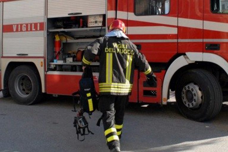 napoli esplosione casa