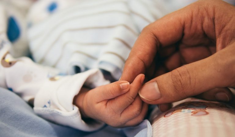 Londra, neonato guarito