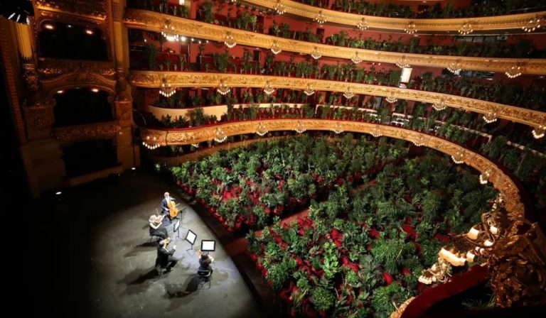 Il Teatro Liceu di Barcellona, alla sua prima con un pubblico di piante