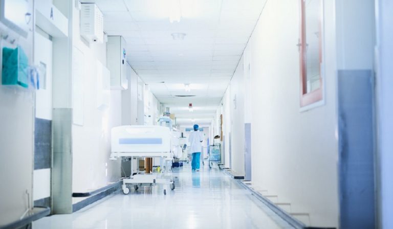 Coronavirus, sulle superfici in ospedale si diffonde rapidamente