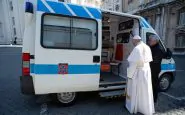Papa Francesco benedice ambulanza
