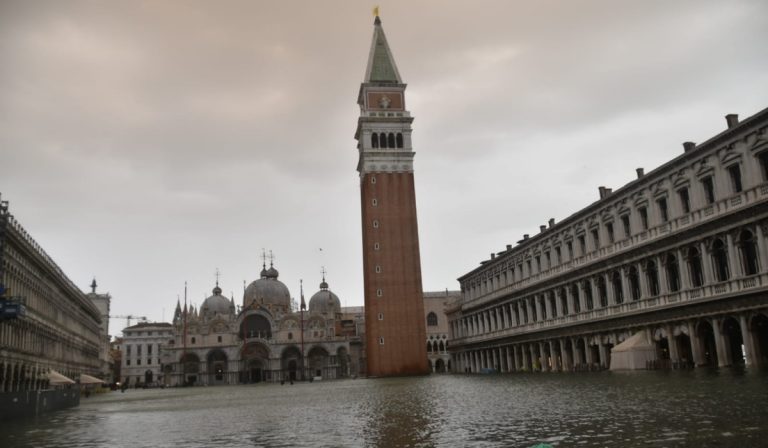 A Venezia torna l'allarme acqua alta