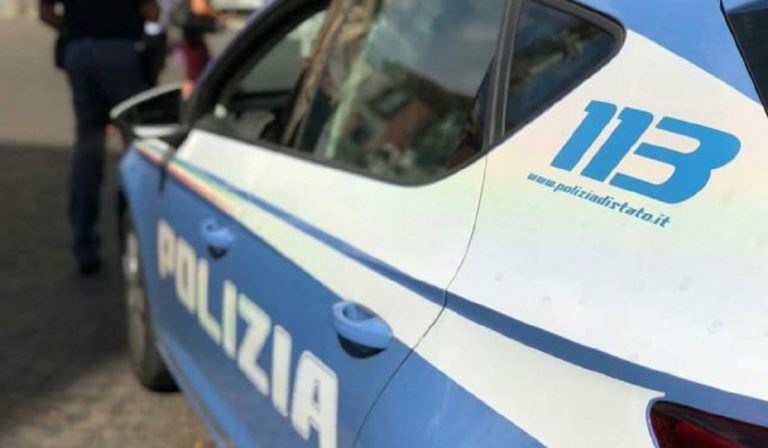 Napoli: picchia moglie e figlia con una mazza di ferro