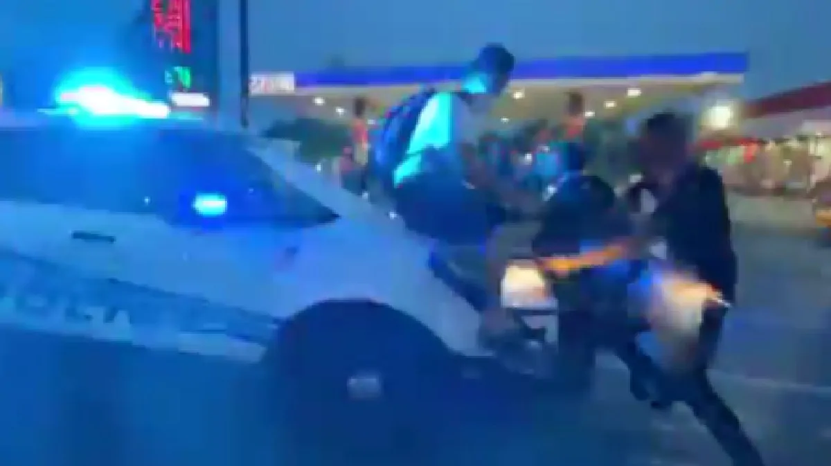 Polizia manifestanti detroit auto