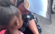 poliziotto e bambina