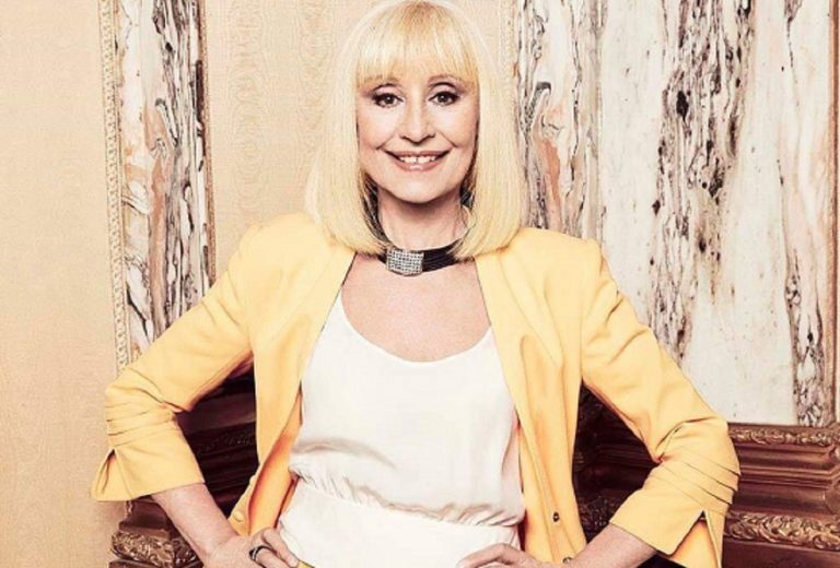 Raffaella Carrà si chiede: "Perché sono piaciuta ai gay?"