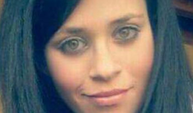 Ragazza spinta sugli scogli condizioni