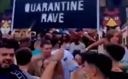 Regno Unito, rave illegali con risse e uno stupro