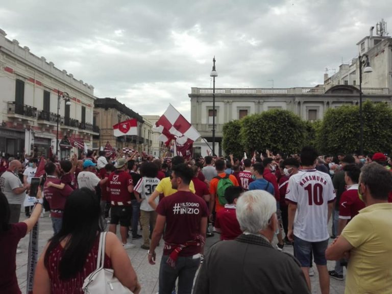 Reggina in serie B: i festeggiamenti non rispettano le misure
