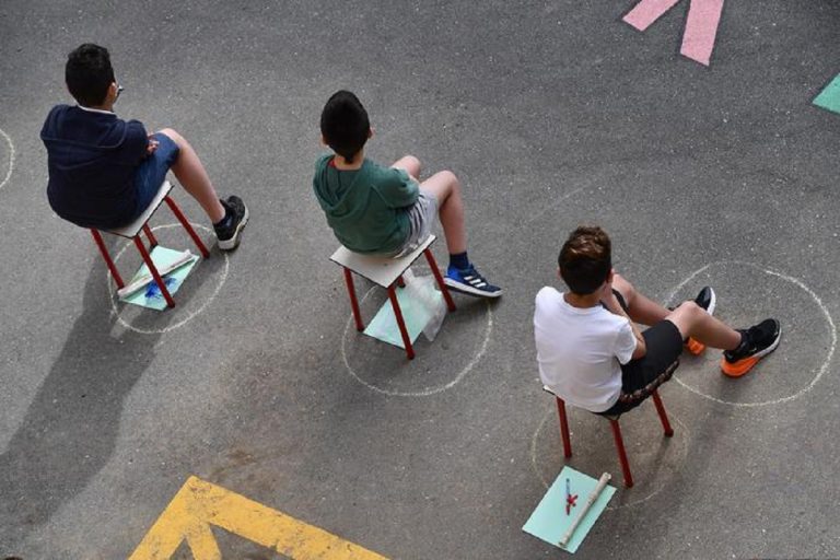 Le regioni si sono scagliate contro la Azzolina