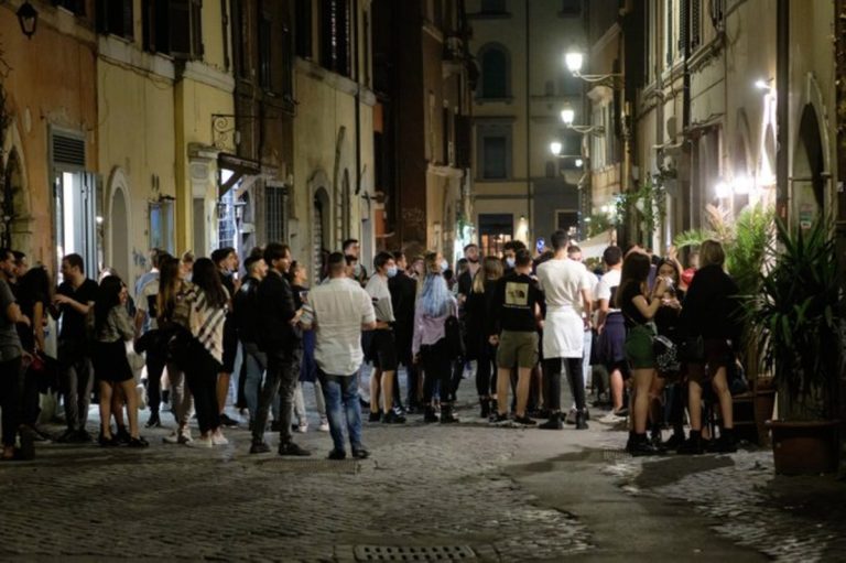 roma chiuse piazze movida