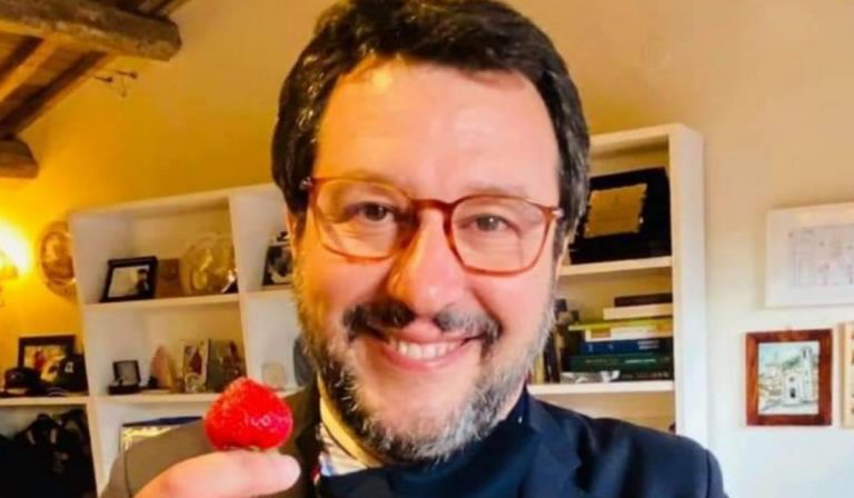 Il leader della Lega, Matteo Salvini, ironizza su TikTok
