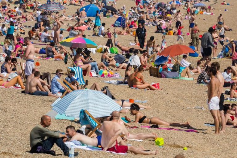 spiagge inglesi affollate