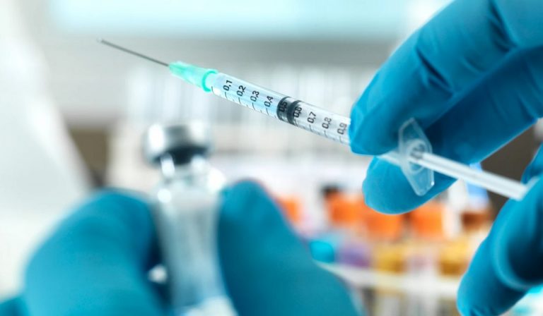 Coronavirus, vaccino italiano testato sull'uomo in autunno