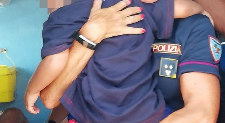 Accusato di vendere il figlio