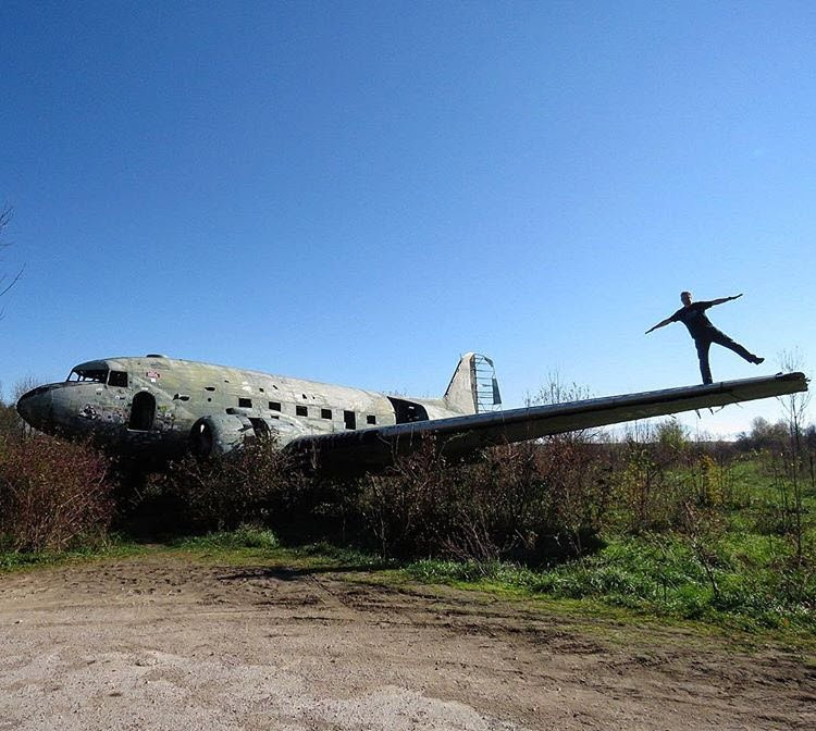 Aereo abbandonato a Objekat 505