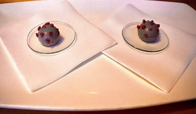 Piatto a forma di Coronavirus, focolaio in un ristorante