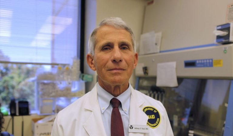 Fauci: "Vaccino Coronavirus disponibile tra un anno od oltre"