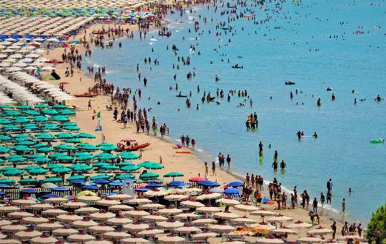 anziana-morta-spiaggia-gaeta