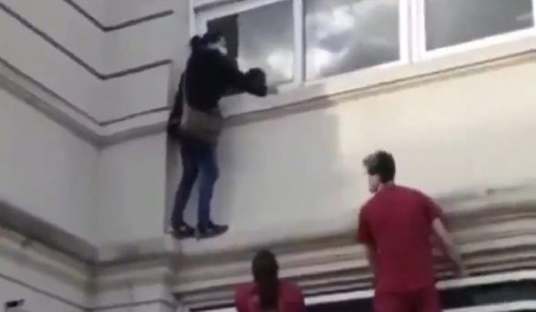 arrampica finestra ospedale