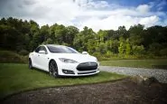 Acquista per sbaglio 27 Tesla: arriva il conto da 1,4 milioni di euro