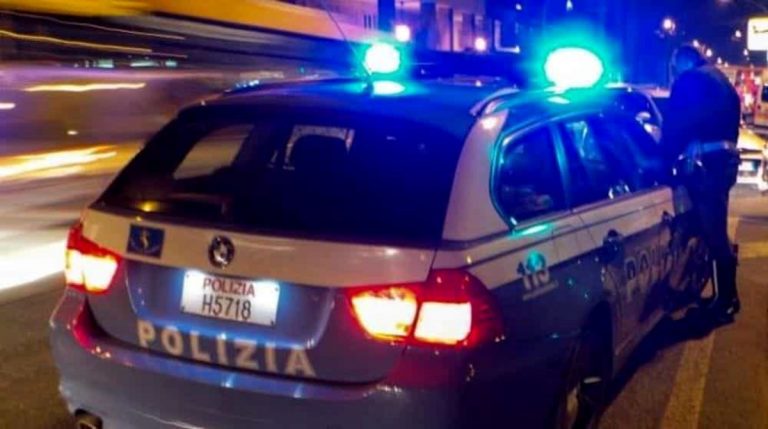 bimba investita auto pirata
