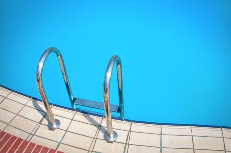 ragazzo morto piscina polignano