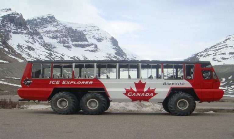 Uno dei tanti Ice Bus che fanno la spola sull'Athabasca