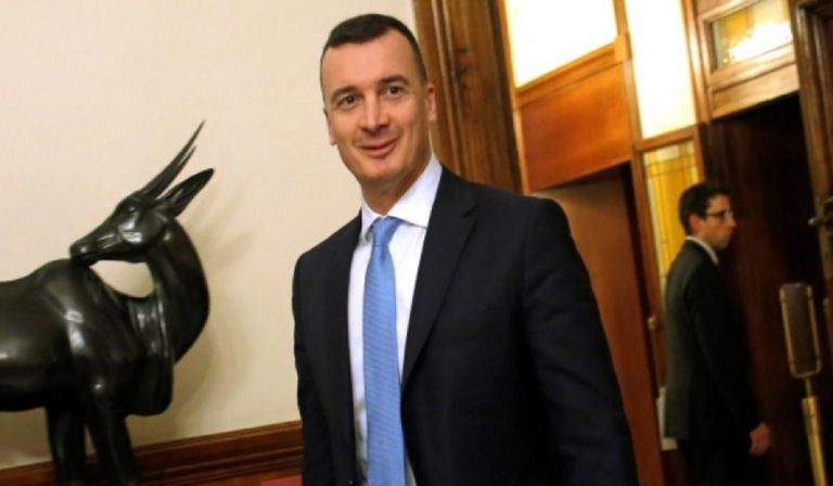 Speculazione in Borsa, Casalino si difende
