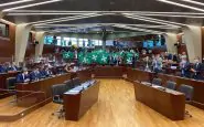 Applausi durante il Consiglio regionale della Lombardia, ieri 27 luglio