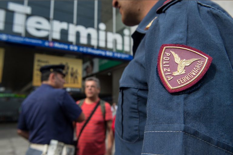 dimentica la droga chiama polizia