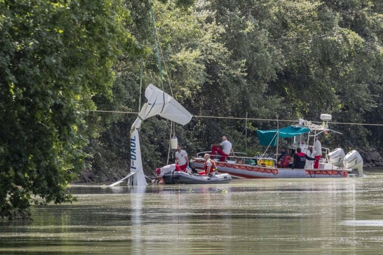 elicottero cade tevere