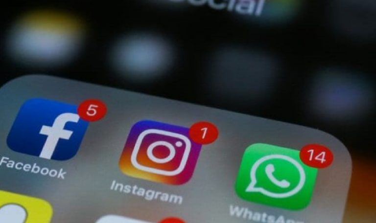 Facebook Instagram Whatsapp chat