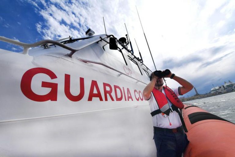 Il pronto intervento della Guardia costiera italiana