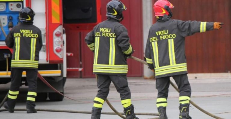incendio capannone livorno