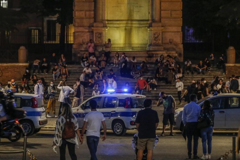 lazio mascherina obbligatoria movida