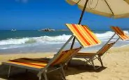 Sardegna, lite in spiaggia per gli ombrelloni