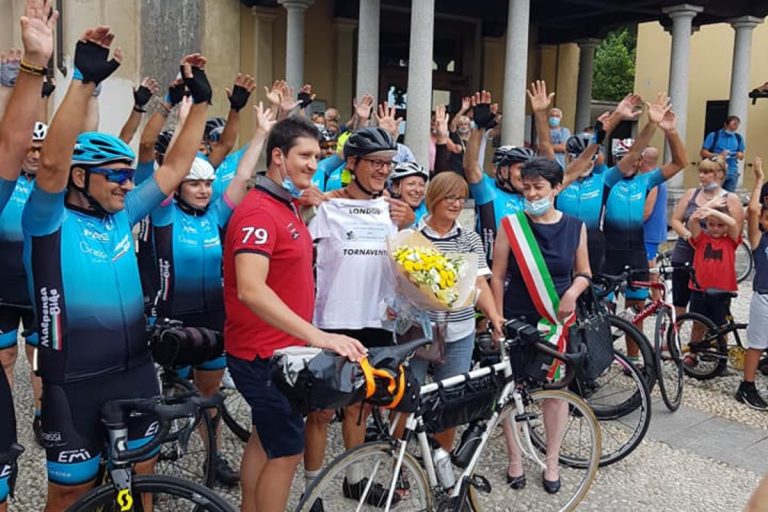 L'arrivo di Stefano accolto da tutto il paese
