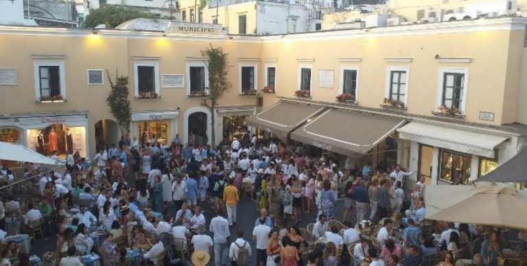 mascherine obbligatorie aperto capri