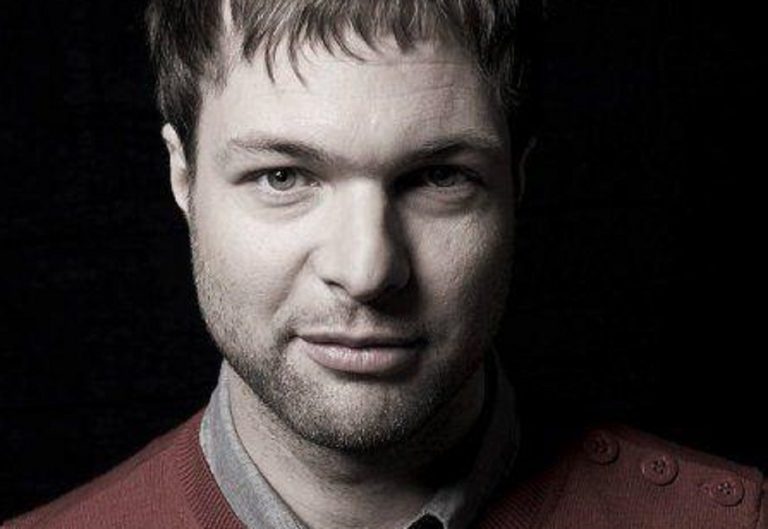 Mickey Madden, il bassista dei Maroon 5, è stato arrestato per violenza domestica