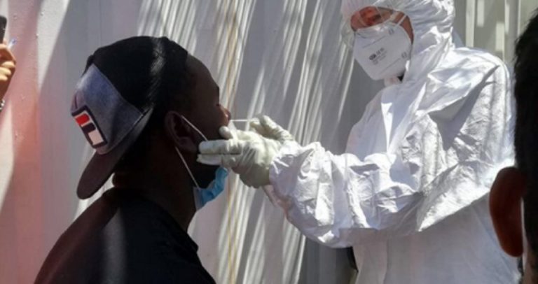 migranti lampedusa positivi